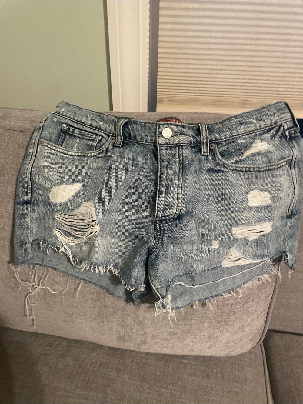 Lucky Brand Light Blue Distressed Denim Shorts women’s size 6